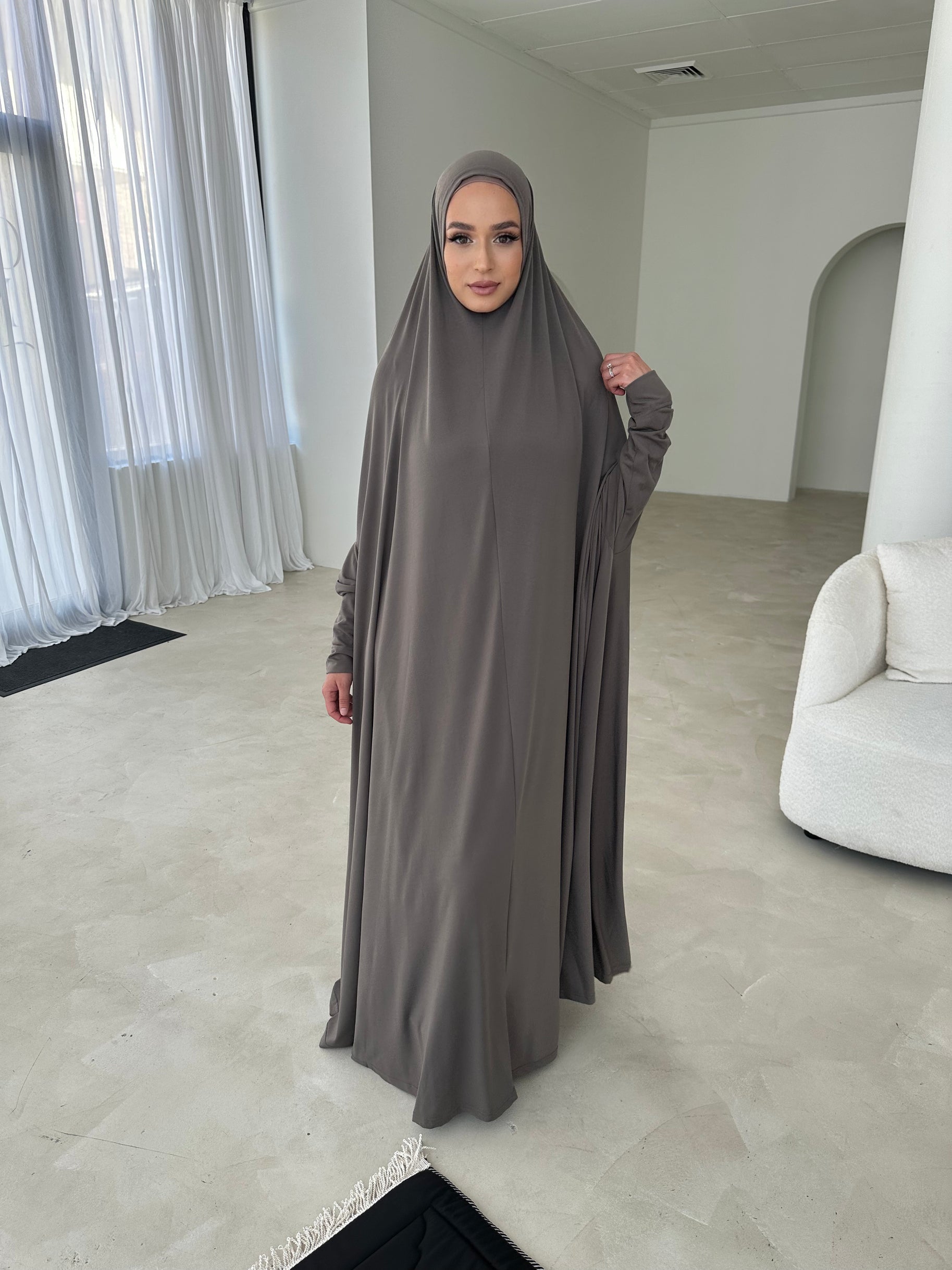 Women’s floor-length jilbab designed for modest ladies to wear everyday and as prayer wear for hijabis and muslims.