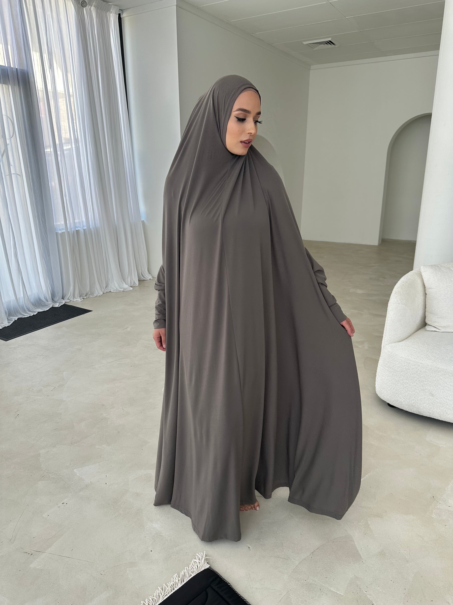 Women’s floor-length jilbab designed for modest ladies to wear everyday and as prayer wear for hijabis and muslims.