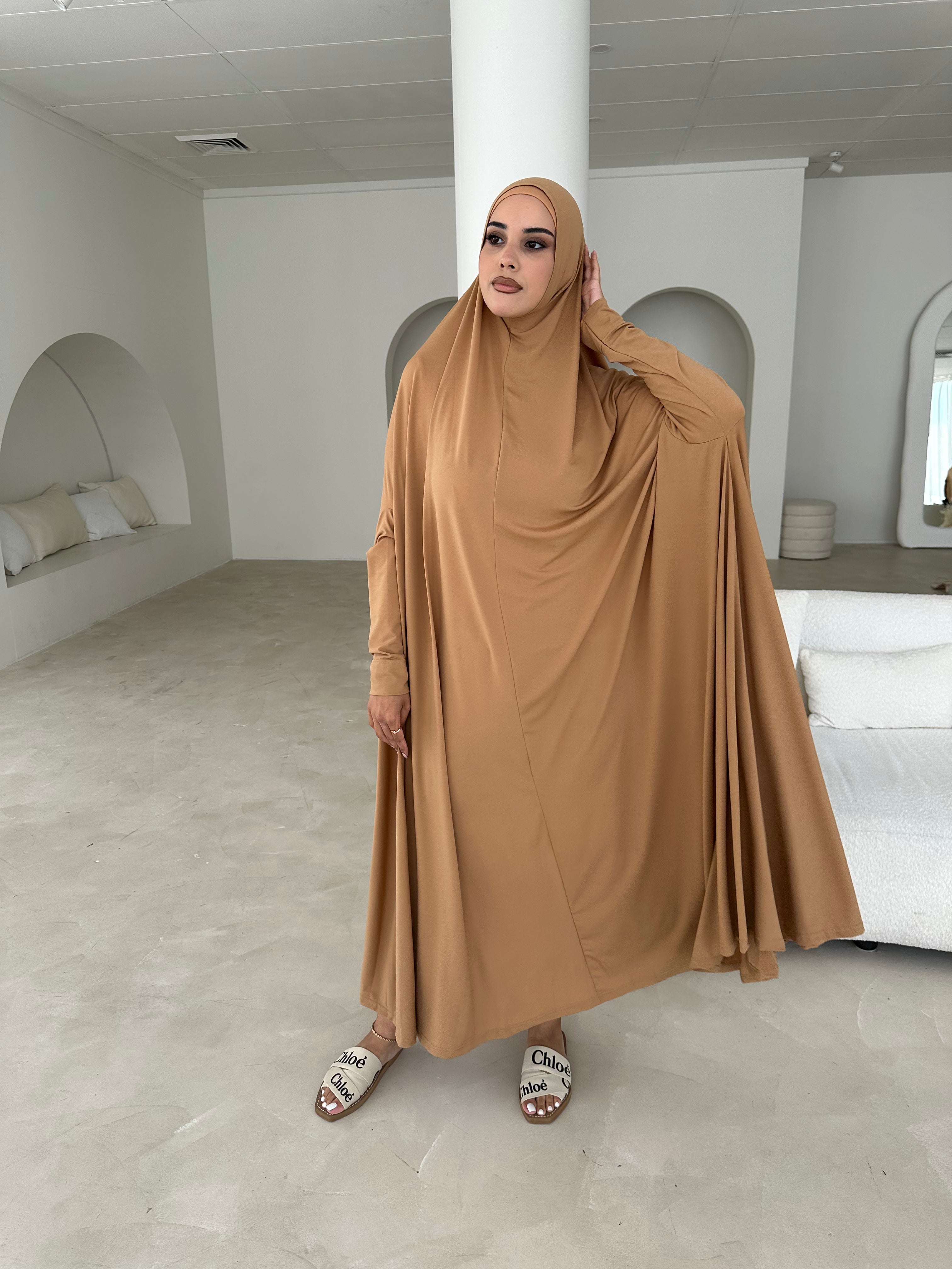 Women’s floor-length jilbab designed for modest ladies to wear everyday and as prayer wear for hijabis and muslims.
